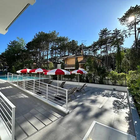 Nuovo Con Piscina E Garage 아파트