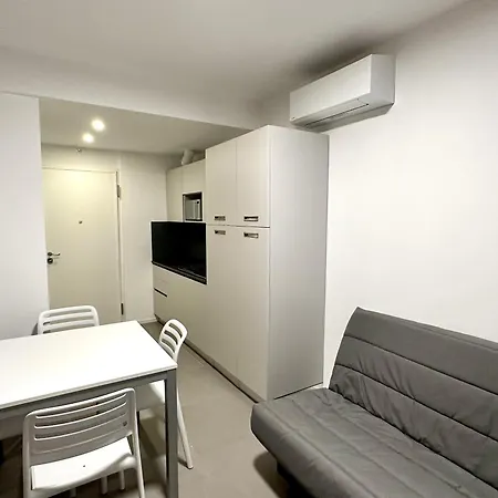 Nuovo Con Piscina E Garage