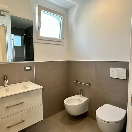 Nuovo Con Piscina E Garage