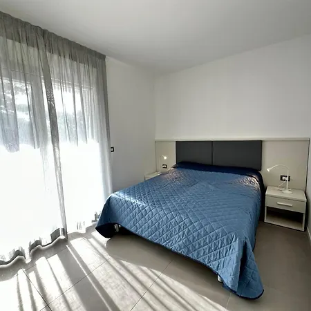 Nuovo Con Piscina E Garage